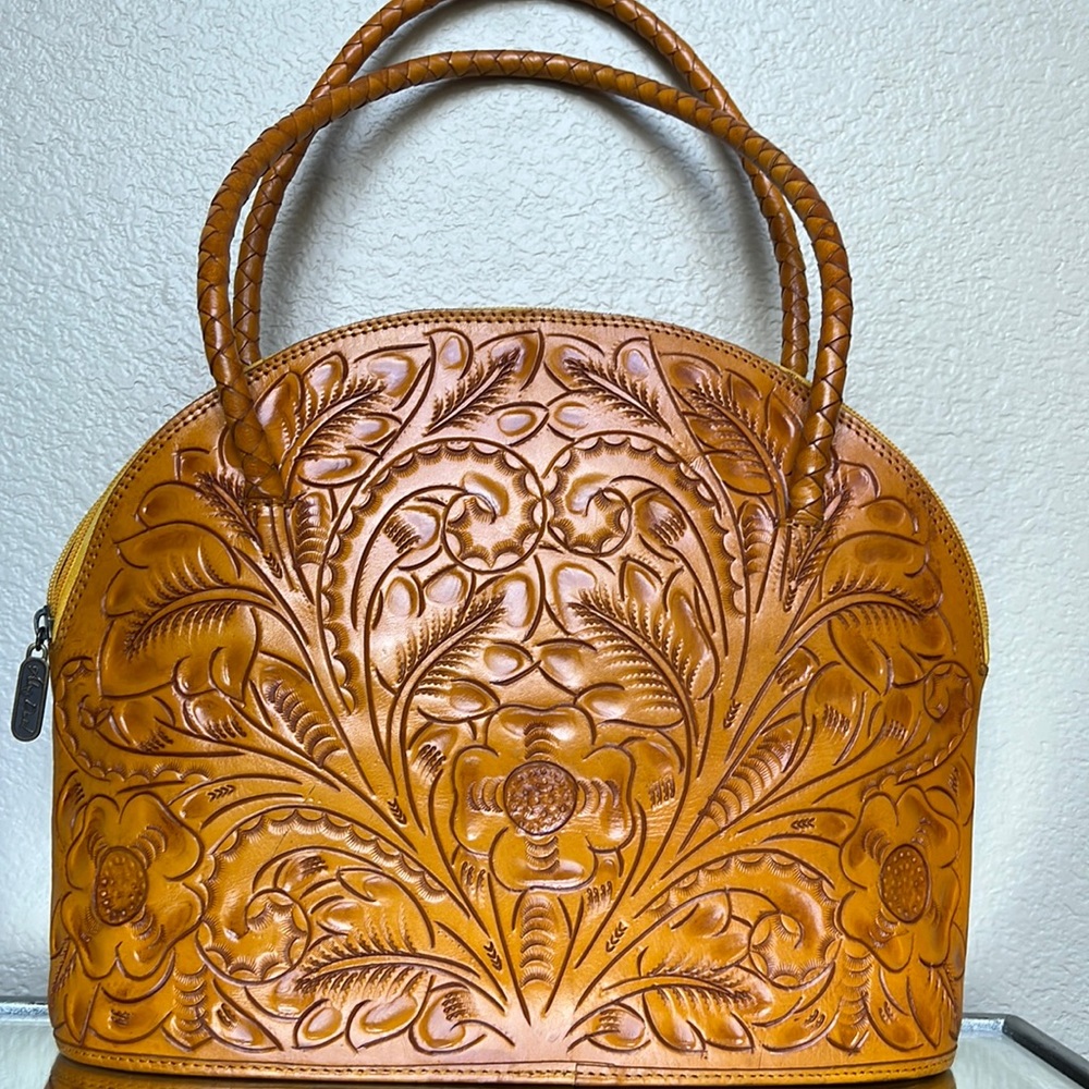 Stunning, sculpted handbag
